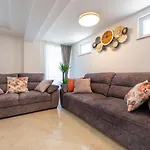 Miko Apartman