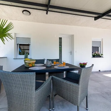 Miko * Sveti Ivan Dobrinjski